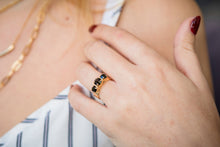 Load image into Gallery viewer, טבעת קריסטלים שחורים זהב | כסף