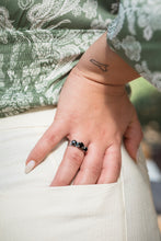 Load image into Gallery viewer, טבעת קריסטלים שחורים זהב | כסף