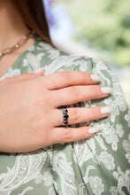 Load image into Gallery viewer, טבעת קריסטלים שחורים זהב | כסף