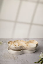 Load image into Gallery viewer, CURVE | כלי מעוצב לנר עם שעוות פנינים