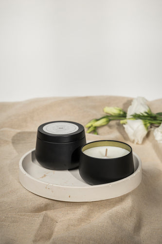 נר סויה ריחני בפחית שחורה