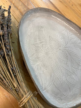 Load image into Gallery viewer, מגש אובלי מקרמיקה | WHITE LOTUS