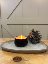 Load image into Gallery viewer, מגש אובלי מקרמיקה | WHITE LOTUS