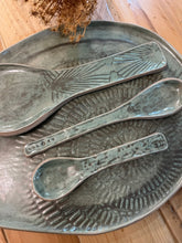 Load image into Gallery viewer, סט מגש וכפות מקרמיקה | BOTANICA OVAL SET