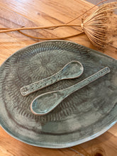 Load image into Gallery viewer, סט מגש וכפות מקרמיקה | BOTANICA OVAL SET