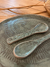 Load image into Gallery viewer, סט מגש וכפות מקרמיקה | BOTANICA OVAL SET